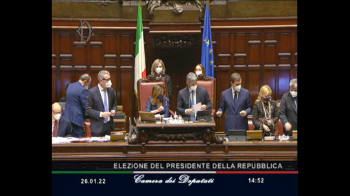 Quirinale, ancora una fumata nera, ma calano le schede bianche: la &quot;bandiera&quot; Giorgetti sale a 19 voti