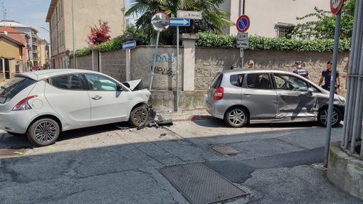 Vigevano: scontro tra auto in via Mentana, grave una bimba di 5 anni Vigevano: scontro tra auto in via Mentana, grave una bimba di 5 anni