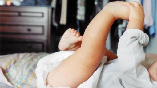 Pusher 19enne aveva nascosto la droga nel pannolino del figlio. Arrestato in zona Lorenteggio Pusher 19enne aveva nascosto la droga nel pannolino del figlio. Arrestato in zona Lorenteggio