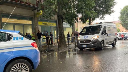 Paura a Voghera: assalto ad un furgone portavalori delle Poste Paura a Voghera: assalto ad un furgone portavalori delle Poste