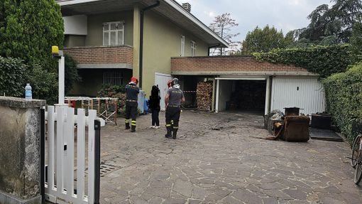 Pieve del Cairo: fiamme in una villa di via XXV Aprile, intossicati 2 coniugi