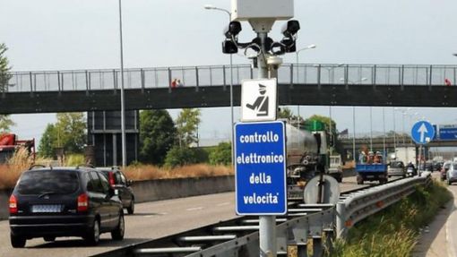 Autovelox ovunque, i comuni "spennano" gli italiani e con le ferie ancora di più. L’elenco delle strade da evitare Autovelox ovunque, i comuni "spennano" gli italiani e con le ferie ancora di più. L’elenco delle strade da evitare