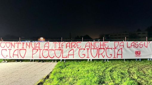 Gli ultras del Mantova hanno ricordato con uno striscione Giorgia Coraini Gli ultras del Mantova hanno ricordato con uno striscione Giorgia Coraini