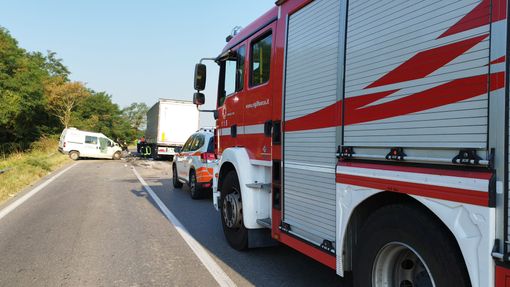 Villanova D'Ardenghi, scontro tra furgone e camion sulla provinciale 596, perde la vita una donna di 62 anni