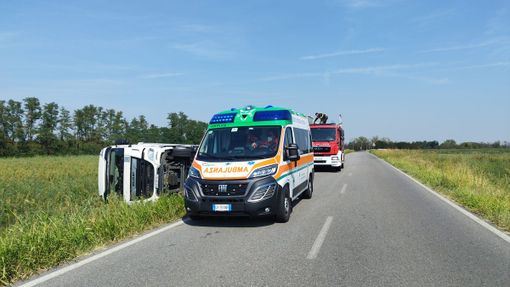 San Martino Siccomario: si ribalta con il camion, illeso un 35enne