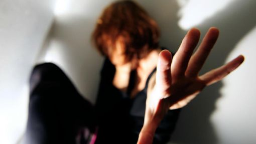 Robecco sul Naviglio: maltrattava e umiliava moglie e figli, 49enne a processo