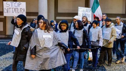 No Green Pass a Novara &quot;vestiti&quot; da ebrei nei campi, il sindaco: &quot;Vergognoso&quot;
