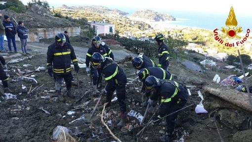 Frana a Ischia, recuperati i corpi di una bimba e di un'anziana. Si cercano gli altri dispersi