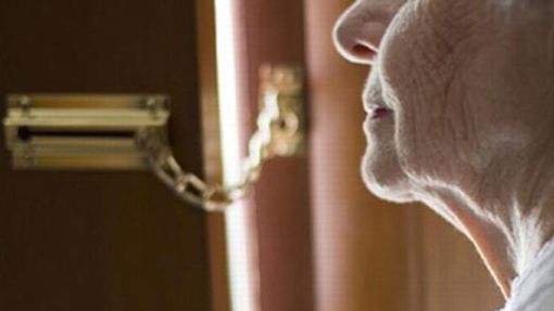 Vigevano: aggancia una pensionata sui social e la spilla 10mila euro in 3 anni