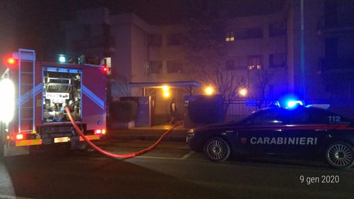 Vigevano: fiamme in una palazzina di corso Argentina, decisivo l'intervento dei carabinieri per evitare il peggio
