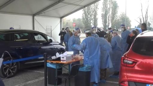 VIDEO. Aperto a Milano il più grande drive through d'Italia: 800 test al giorno senza prenotazione per studenti e personale scolastico