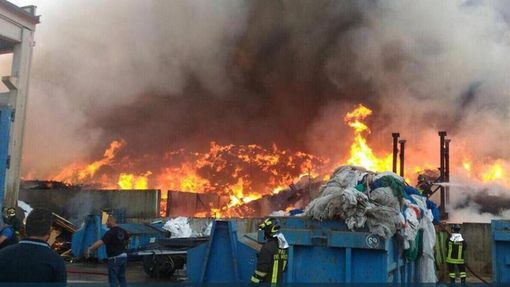 Mortara: a un anno dall’incendio all'Eredi Bertè l’area non è ancora stata bonificata e i rifiuti non sono ancora stati rimossi Mortara: a un anno dall’incendio all'Eredi Bertè l’area non è ancora stata bonificata e i rifiuti non sono ancora stati rimossi