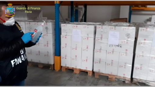 VIDEO. Oltrepò, operazione “Clean hands”: semplice acqua e sapone venduta come gel disinfettante VIDEO. Oltrepò, operazione “Clean hands”: semplice acqua e sapone venduta come gel disinfettante