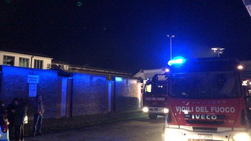 - (FOTOGALLERY) - Cilavegna: fiamme nello stabilimento della ex maglieria Cagi