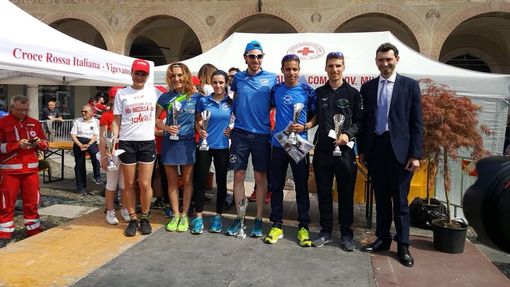 - FOTONOTIZIA - Vigevano: Il sindaco Andrea Sala presente alla Red Buccella Run