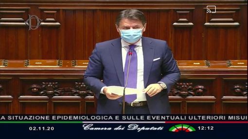 Conte: «Limiti alla circolazione delle persone di sera e alla mobilità tra regioni, capienza dei mezzi pubblici al 50%. Più restrizioni nelle zone a rischio» Conte: «Limiti alla circolazione delle persone di sera e alla mobilità tra regioni, capienza dei mezzi pubblici al 50%. Più restrizioni nelle zone a rischio»