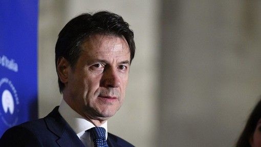 Coronavirus, il premier Conte: «Stop a tutte le manifestazioni sportive in Lombardia e Veneto. Divieto d'accesso e d'arrivo nelle aree focolaio» Coronavirus, il premier Conte: «Stop a tutte le manifestazioni sportive in Lombardia e Veneto. Divieto d'accesso e d'arrivo nelle aree focolaio»