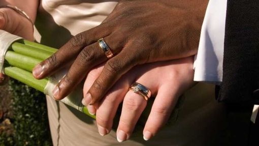 Matrimoni fittizi per migranti, 5 arresti a Milano