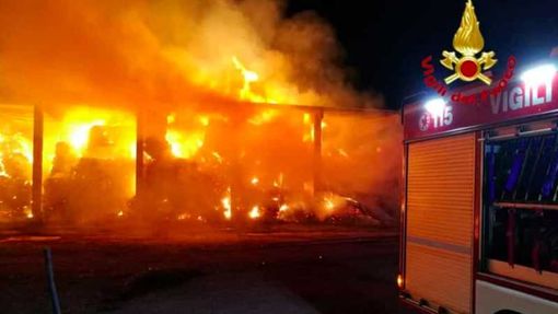 Settimo Milanese, incendio in una ditta di rifiuti speciali Settimo Milanese, incendio in una ditta di rifiuti speciali