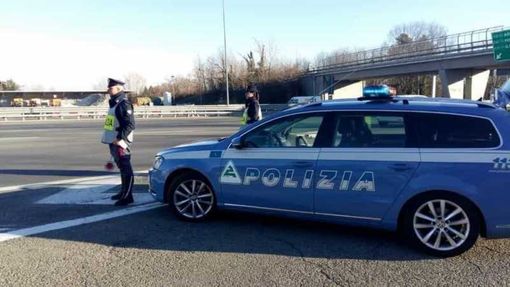 In auto con 16 chili di cocaina e il figlio di 5 anni: 34enne arrestato dalla Polizia Stradale In auto con 16 chili di cocaina e il figlio di 5 anni: 34enne arrestato dalla Polizia Stradale