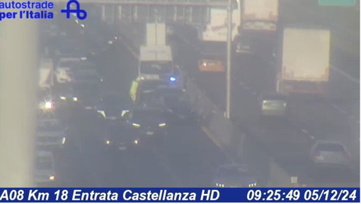 Le immagini dell'incidente viste dalle webcam di Autostrade per l'Italia Le immagini dell'incidente viste dalle webcam di Autostrade per l'Italia