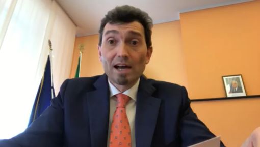 VIDEO. Vigevano, l'annuncio del sindaco Sala: "Nei prossimi giorni la delibera di sospensione temporanea delle "strisce blu", verrà istituito il posteggio con il disco orario" VIDEO. Vigevano, l'annuncio del sindaco Sala: "Nei prossimi giorni la delibera di sospensione temporanea delle "strisce blu", verrà istituito il posteggio con il disco orario"