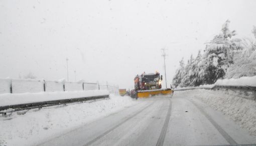 Pericolo neve sulle autostrade del Nord (e non solo): in campo 600 mezzi e 900 uomini Pericolo neve sulle autostrade del Nord (e non solo): in campo 600 mezzi e 900 uomini