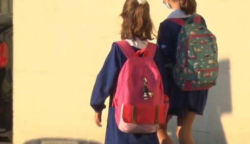 Scuola, mascherine anche al banco, due con il tempo pieno