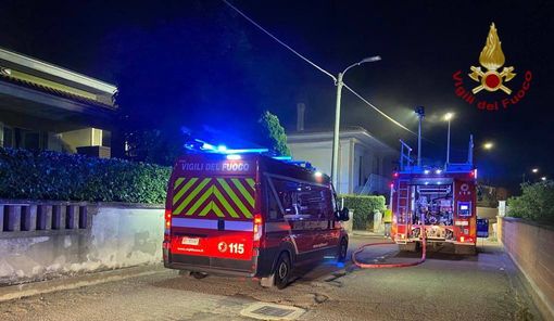 Incendio in villa a Pieve del Cairo, le immagini dei primi soccorsi