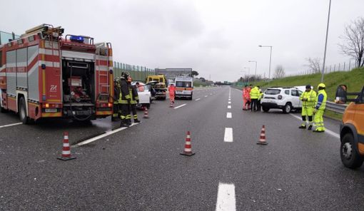 FOTO. Carambola sull'A9 tra Origgio e Saronno: feriti quattro adulti e un bambino