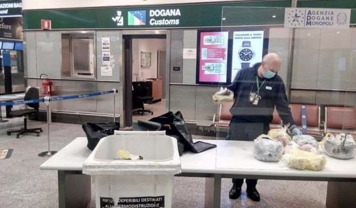 In valigia carne e pollami non conformi alle norme sanitarie. A Malpensa distrutti 600 chili di prodotti