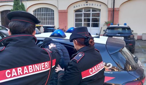 I carabinieri arrestano due persone dopo un rocambolesco inseguimento tra le province di Pavia e Alessandria