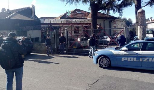 Prof. accoltellata, la collega che l'ha soccorsa: «Tutto velocissimo, ci siamo accorti solo quando l'abbiamo vista a terra. Uno shock enorme»