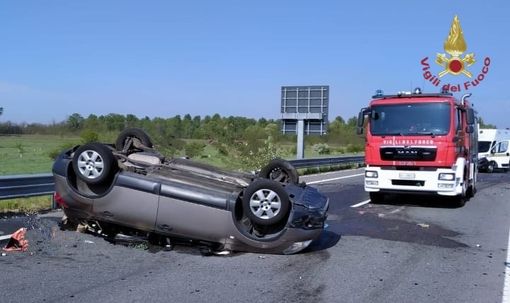 Incidente sul raccordo autostradale Pavia-Bereguardo, le immagini dei soccorsi