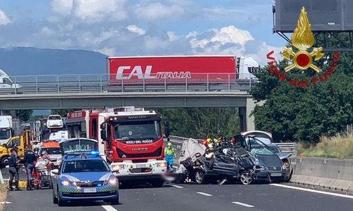 Tragedia sulla A1, fra le vittime un neonato e una bimba di 10 anni