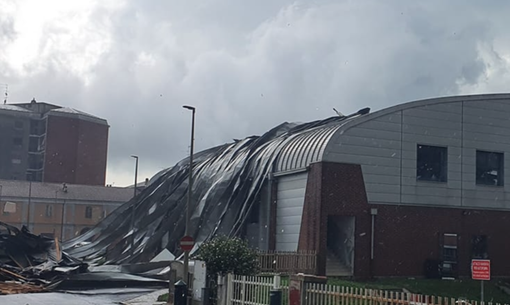 Vercelli, vento fortissimo in città: tetti scoperchiati e devastazione al Pala Bertinetti Vercelli, vento fortissimo in città: tetti scoperchiati e devastazione al Pala Bertinetti