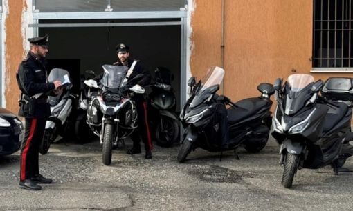 Santa Cristina e Bissone: sorpresi dai carabinieri con 7 scooter rubati, denunciati tre uomini Santa Cristina e Bissone: sorpresi dai carabinieri con 7 scooter rubati, denunciati tre uomini