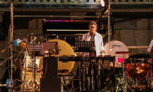 Naudy Carbone durante un concerto (Pagina Facebook) Naudy Carbone durante un concerto (Pagina Facebook)