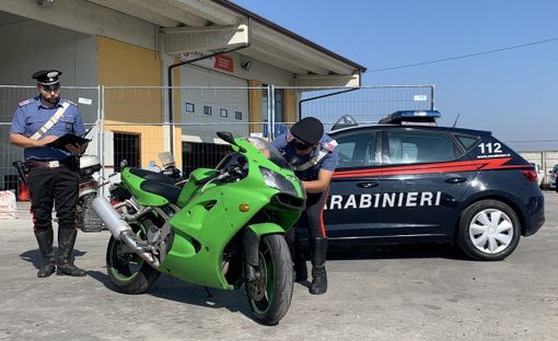 Non si ferma all’alt dei Carabinieri. Rocambolesco inseguimento per le strade di Voghera Non si ferma all’alt dei Carabinieri. Rocambolesco inseguimento per le strade di Voghera