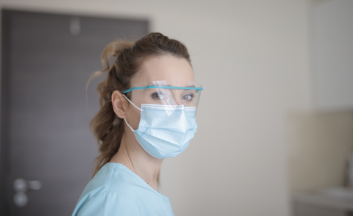 Covid-19, in Italia oggi 13.314 nuovi contagi e 356 vittime. Lombardia +2.480, Emilia +1.588, Campania +1.439