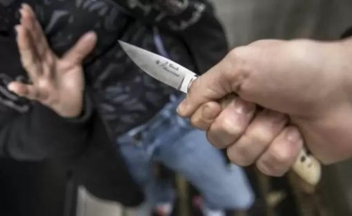 Novara: tre ragazzi aggrediti, denunciati quattro coetanei Novara: tre ragazzi aggrediti, denunciati quattro coetanei