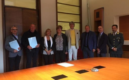 In Prefettura firmato un protocollo d'intesa sul controllo di vicinato, coinvolta anche Sannazzaro de' Burgondi In Prefettura firmato un protocollo d'intesa sul controllo di vicinato, coinvolta anche Sannazzaro de' Burgondi