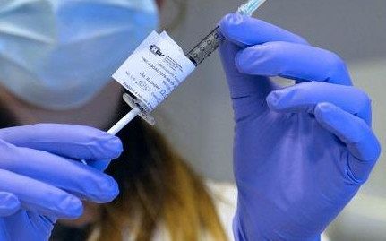 Covid, due italiani su tre pronti a vaccinarsi