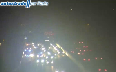 I lampeggianti dei mezzi di soccorso visti dalle telecamere di Autostrade per l'Italia I lampeggianti dei mezzi di soccorso visti dalle telecamere di Autostrade per l'Italia