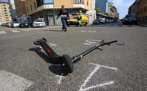 Milano: investe e uccide un uomo in monopattino e poi scappa