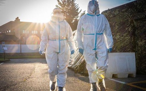 Lombardia in bilico, ecco cosa cambierebbe in zona rossa con il nuovo Dpcm. In caso di aumento dei contagi, allo studio ulteriori limitazioni