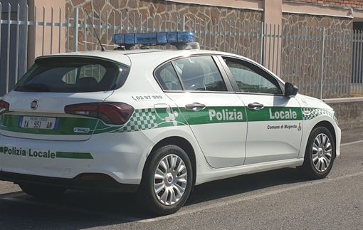 Magenta: rissa alle giostre, intervengono Polizia locale e Carabinieri. Identificati numerosi giovani Magenta: rissa alle giostre, intervengono Polizia locale e Carabinieri. Identificati numerosi giovani
