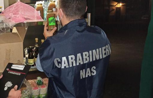 Pavia: prodotti surgelati venduti per freschi, nei guai il titolare di un Kebab