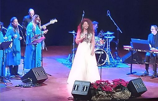 Mede, la guest star Sherrita Duran emoziona il pubblico del Teatro Besostri