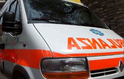 Pieve del Cairo: tamponamento tra auto sulla statale 211, soccorso un 79enne